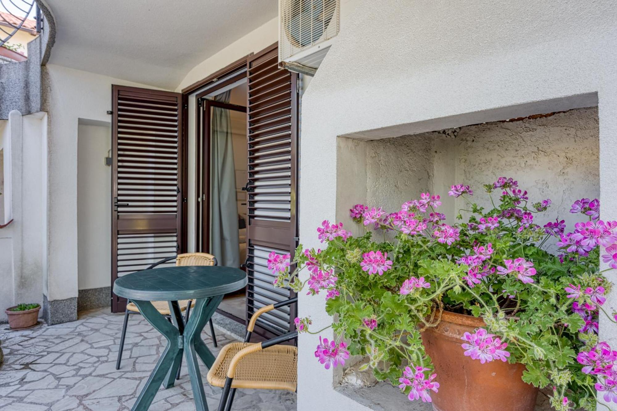 Guest House Jolanda 메덜린 외부 사진